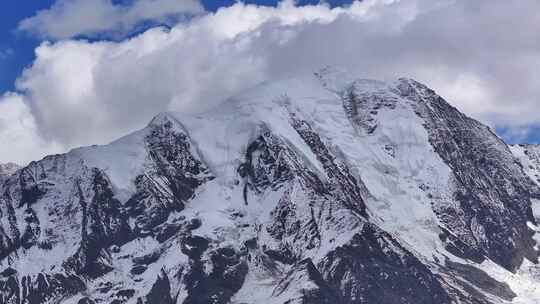 航拍川西横断山脉勒多曼因雪山冰川风光