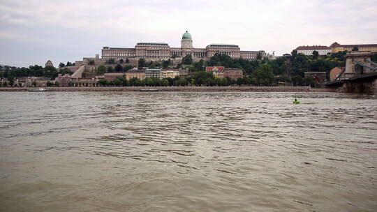 布达佩斯多瑙河岸的布达王宫(1)