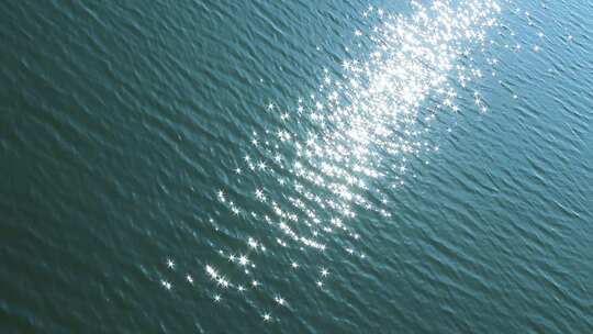 波光粼粼绿色水面 阳光洒在水面 1671