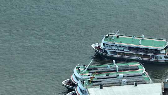 厦门市第一码头邮轮码头轮渡鹭江道船在海上