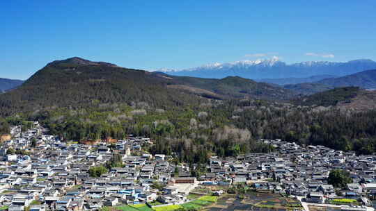 雪山下的村落