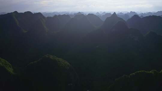 广西早晨大山晨光山川山峰光影山脉喀斯特