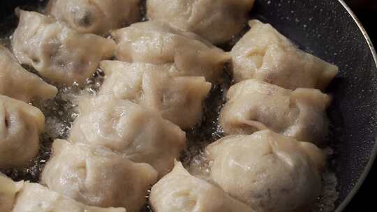 特色中餐生煎饺烹饪过程