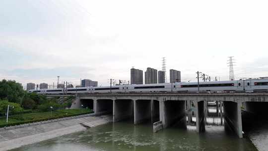 河流铁路桥河流高铁路过上升