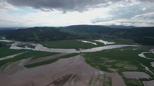 4k航拍雨后被淹的农田