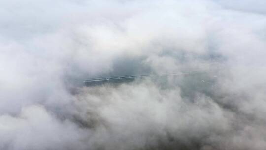 杭州城市上空的云海景观航拍