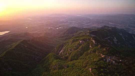 河南郑州嵩山峻极峰山脉群山日出光线航拍