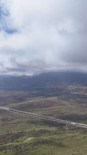 竖屏航拍西北巍峨高山祁连山