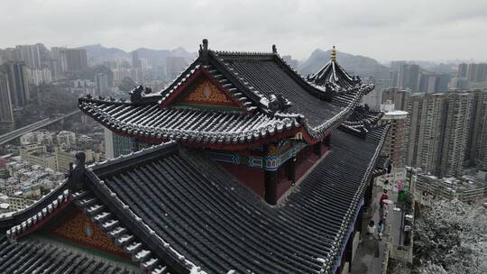 贵阳冬季下雪城市东山山体公园东山寺航拍