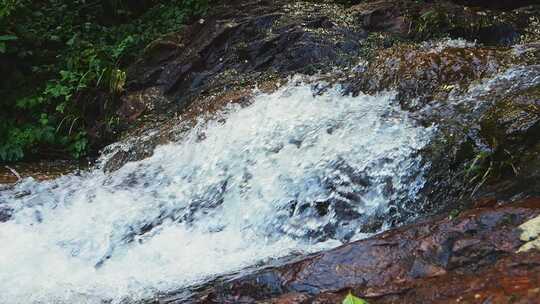 山间小溪流水山泉水