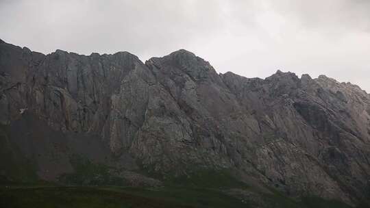 扎尕那草原云雾山峰公路