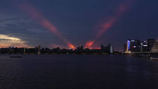 航拍杭州钱塘江夜景，黄昏