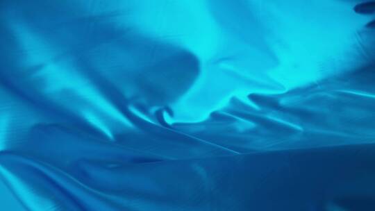 蓝色丝绸随风飘动