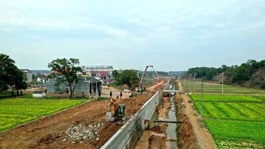 防洪堤建设 防洪堤施工现场 洪涝灾害防范