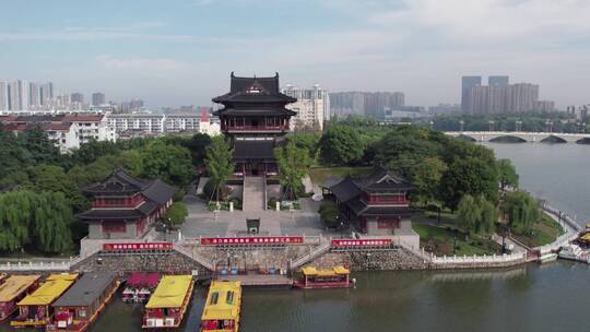 航拍泰州凤城河畔古建筑街景