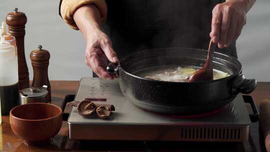 特色中餐山药排骨汤