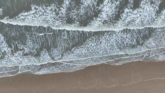 俯拍大海阴天大海航拍海洋海水海岸线海滩