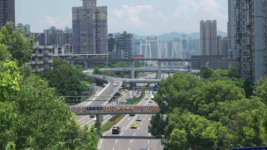重庆繁忙发达的轨道交通