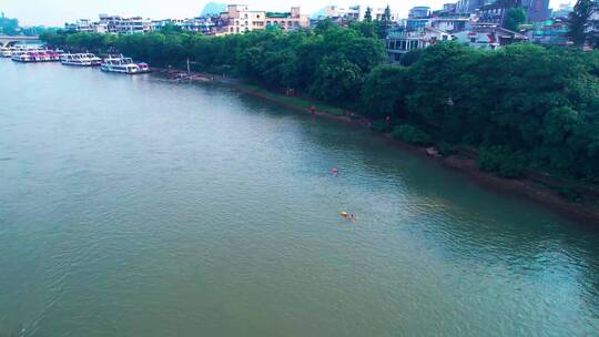 视频合集航拍桂林夏季漓江中游泳的市民