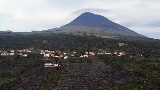 火山，村庄，石墙，葡萄园