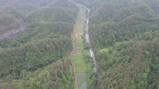 航拍山谷蜿蜒山路道路