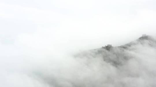 长城雨后云海翻滚震撼大气