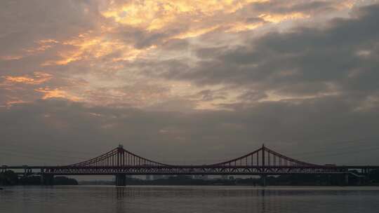 夕阳下的东莞东江大桥景观延时