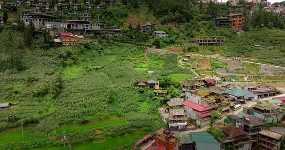 越南北部萨帕山城的风景。无人机拍摄