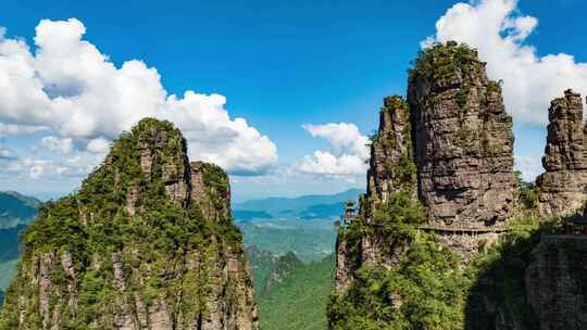 夏日晴天里的广西贵港北帝山美景