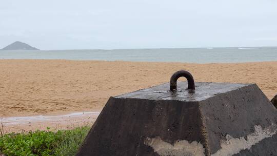 4K实拍下雨天的海边