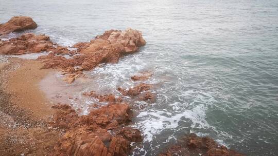 实拍大海海浪沙滩礁石