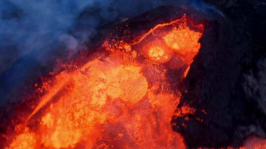 火山喷发岩浆涌动火山爆发实拍无人机航拍