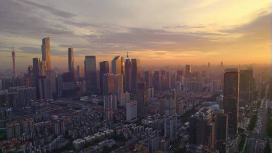 航拍黄昏夕阳下的天河珠江新城