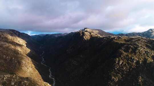 山谷和山景