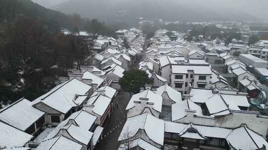 冬季下雪天惠山古镇横版航拍