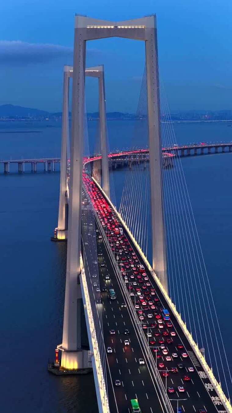 深中通道国庆假期返程高峰车流