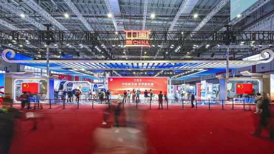 2025第八届进博会现场人群延时