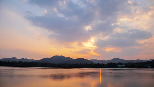 西湖日落美景