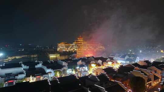 古塔上空绚烂烟花绽放的夜景 芜湖鸠兹古镇