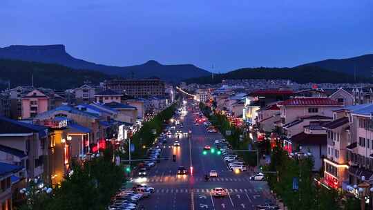 辽宁本溪桓仁县夜晚城市街道