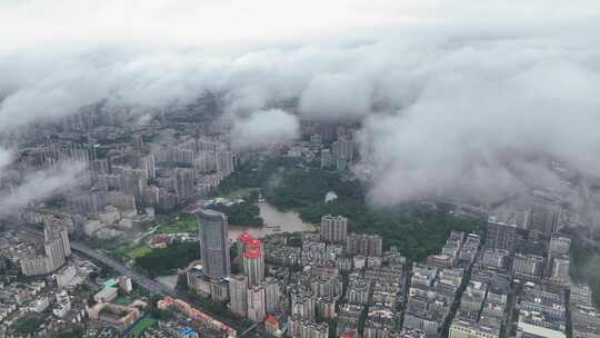 航拍城市云海下的广州天河公园