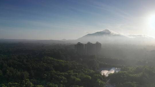 海南文昌椰林海边日出丁达尔风景空镜