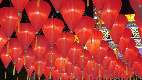 新春新年元宵节古城大量游客观赏花灯