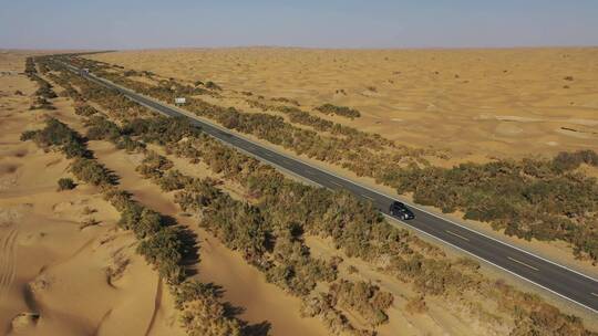 新疆塔克拉玛干沙漠石油公路自驾游航拍