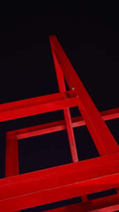红色 钢铁结构 线条 黑夜  艺术