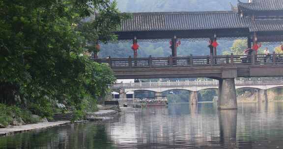 清晨阳光风雨桥古建筑唯美光影