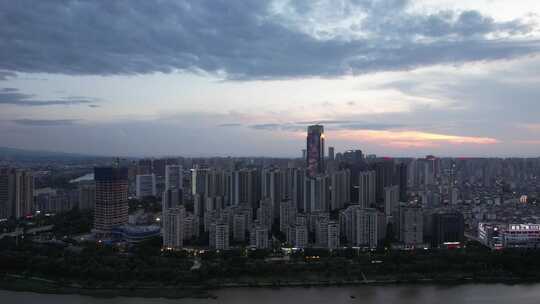 城市晚霞夕阳西下夜幕降临航拍