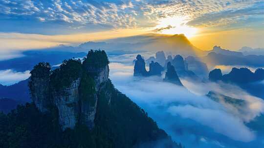 延时张家界山峰日出云海云雾仙境自然风景