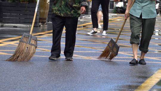 环卫工人 环卫 工人 卫生 保洁 打扫 扫地视频素材模板下载