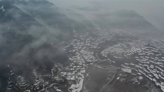 航拍西江千户苗寨雪景